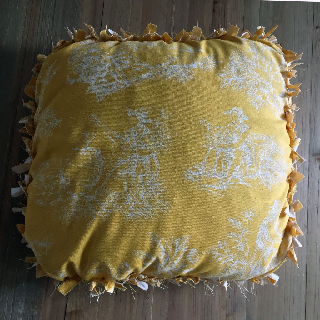 housse-de-coussin-sans-couture-jaune